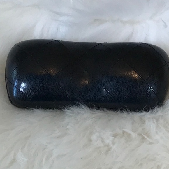 CHANEL Black Quilted 100% Leather Sunglass Case With Silver Logo - Picture 6 of 16